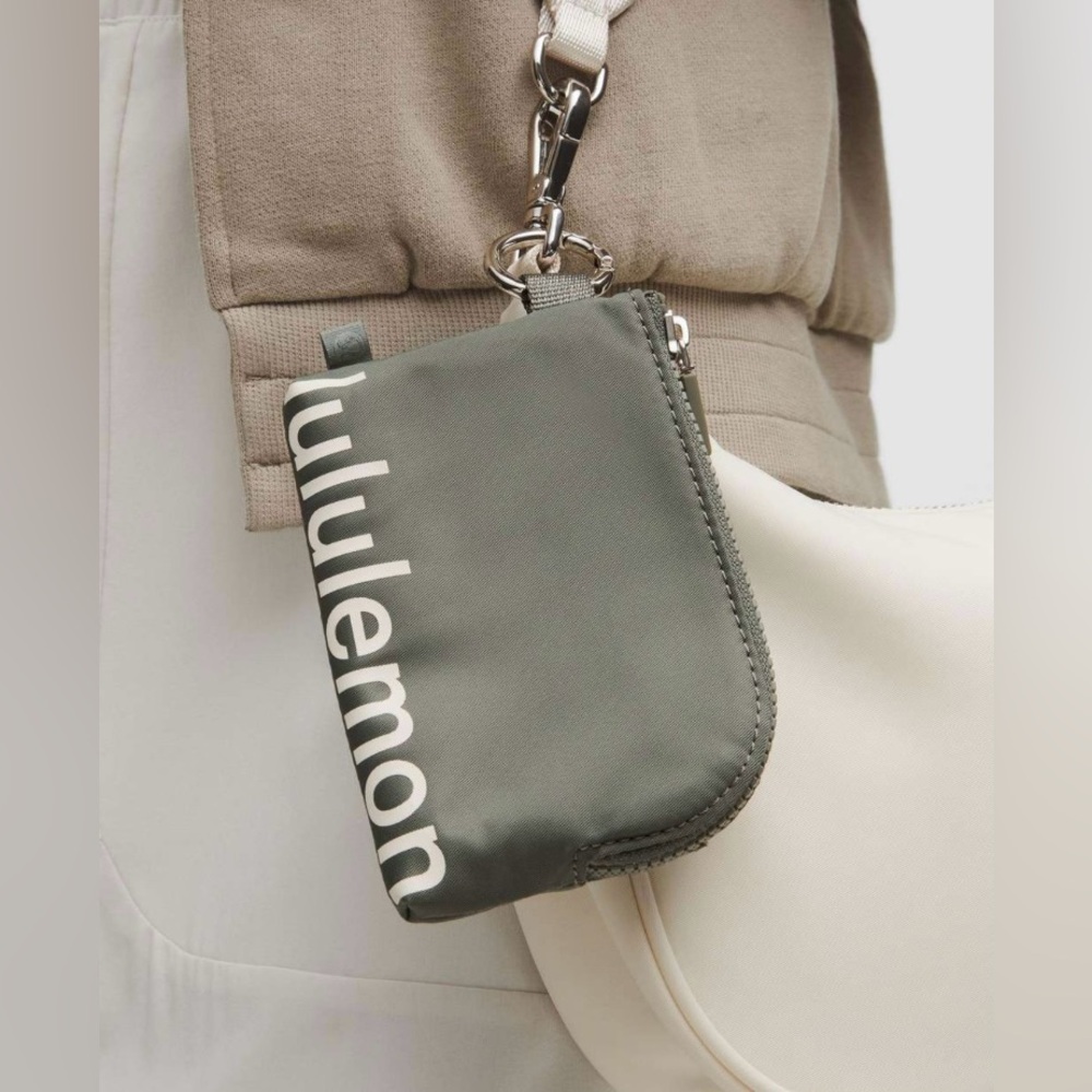 Lululemon NWT Clippable Card Pouch Grey Sage Light Ivory